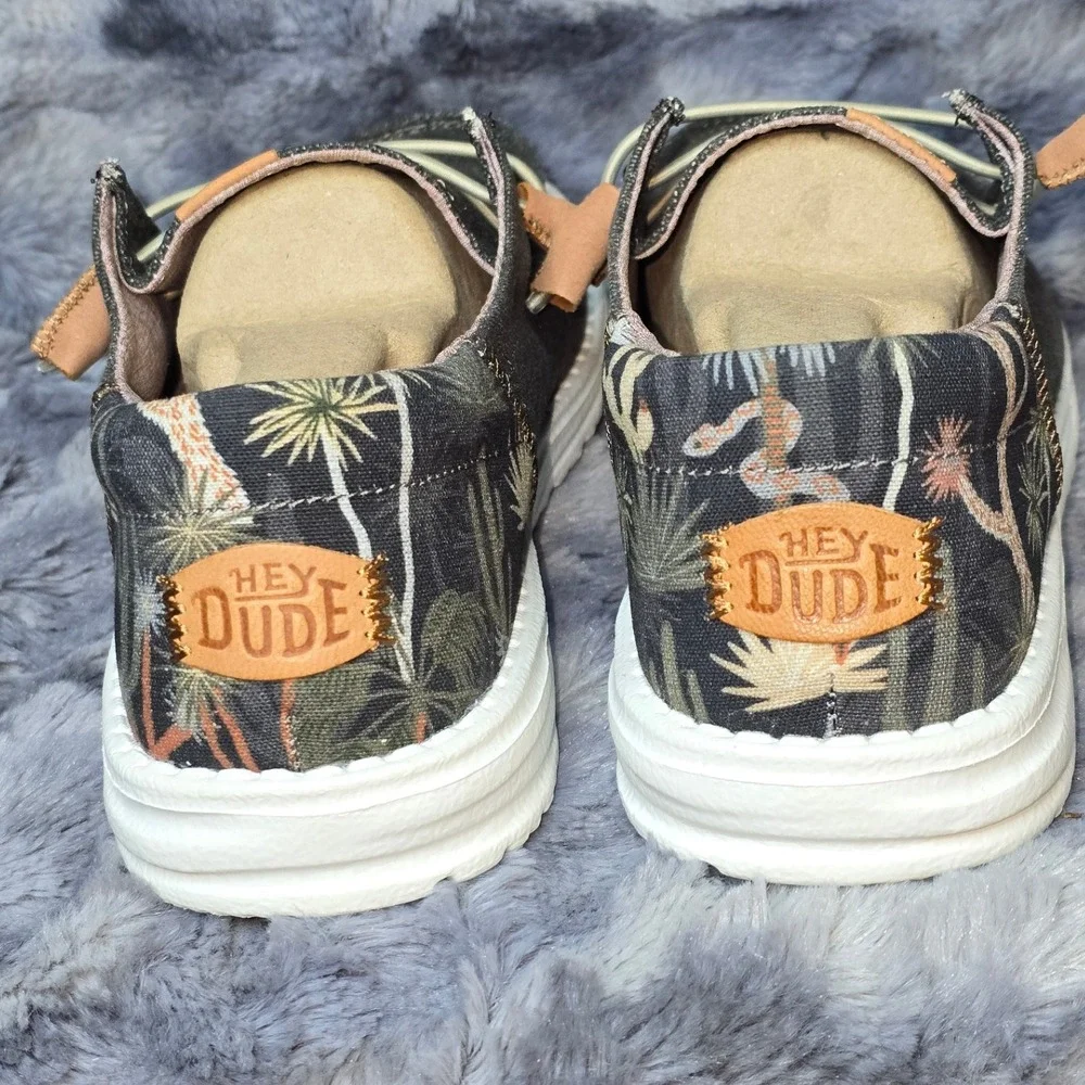 NWB Hey Dude Wendy Funk Oasis Black Tropical Print Slip On Shoes Women 9